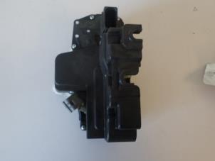 Gebruikte Deurslot Mechaniek 4Deurs rechts-voor Chevrolet Captiva (C100) 2.4 16V 4x2 Prijs op aanvraag aangeboden door Bongers Auto-Onderdelen Zeeland