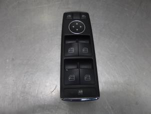 Gebruikte Raam schakelaar elektrisch Mercedes C-Klasse Prijs op aanvraag aangeboden door Bongers Auto-Onderdelen Zeeland