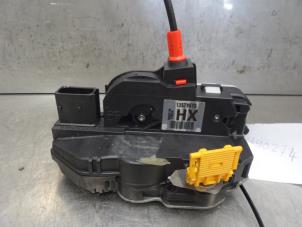 Gebruikte Slotmechaniek Portier 4Deurs rechts-voor Opel Zafira Tourer (P12) Prijs op aanvraag aangeboden door Bongers Auto-Onderdelen Zeeland