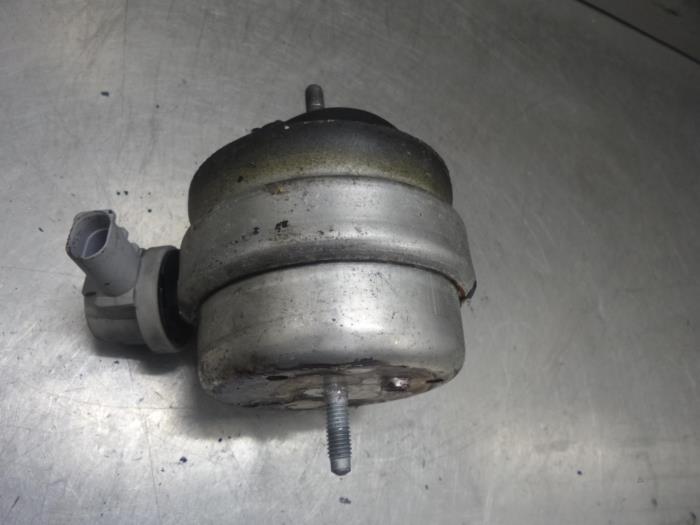 Gebruikte Motorrubber Audi A4 Prijs op aanvraag aangeboden door Bongers Auto-Onderdelen Zeeland
