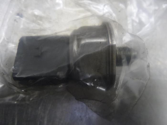Brandstofdruk sensor van een Volkswagen Polo 2003