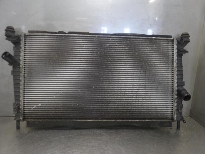Gebruikte Radiateur Ford Focus 2 2.0 16V Prijs op aanvraag aangeboden door Bongers Auto-Onderdelen Zeeland