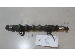 Gebruikte Injector brug Toyota Avensis Wagon (T25/B1E) 2.2 D-4D 16V D-CAT Prijs op aanvraag aangeboden door Bongers Auto-Onderdelen Zeeland