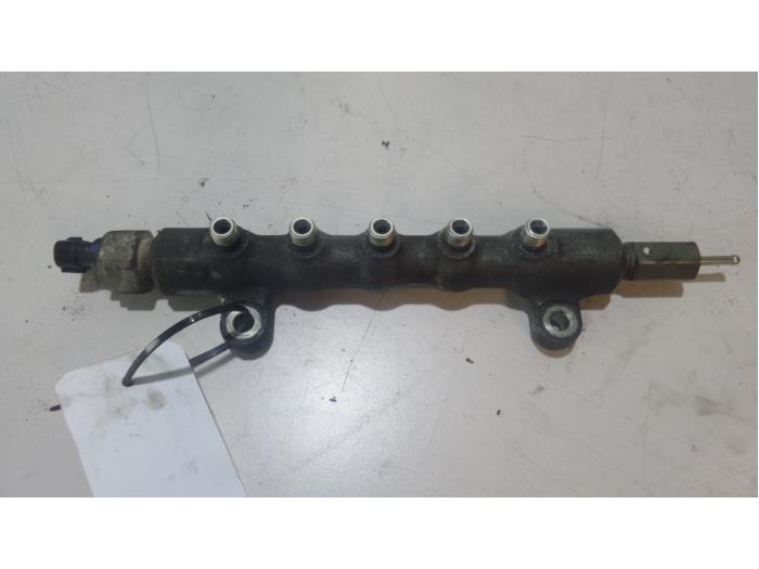 Gebruikte Galerij (Injectie) Toyota Avensis Wagon (T25/B1E) 2.2 D-4D 16V Prijs op aanvraag aangeboden door Bongers Auto-Onderdelen Zeeland