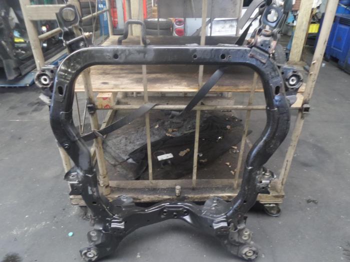 Gebruikte Subframe Chevrolet Captiva (C140) 2.2 D 16V 4x2 Prijs op aanvraag aangeboden door Bongers Auto-Onderdelen Zeeland