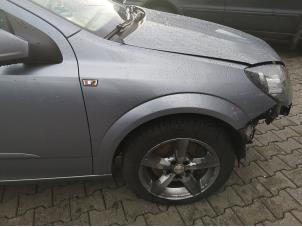 Gebruikte Scherm rechts-voor Opel Astra H GTC (L08) 1.9 CDTi 100 Prijs op aanvraag aangeboden door Bongers Auto-Onderdelen Zeeland