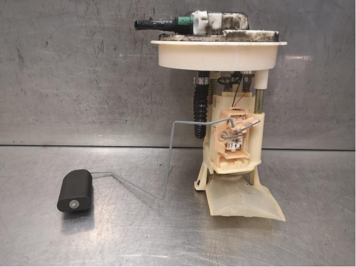Gebruikte Tank element Pomp Renault Twingo (C06) 1.2 Prijs op aanvraag aangeboden door Bongers Auto-Onderdelen Zeeland