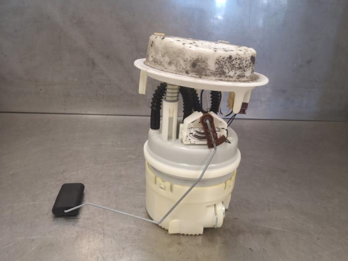 Gebruikte Tank element Pomp Peugeot 206+ (2L/M) 1.4 XS Prijs op aanvraag aangeboden door Bongers Auto-Onderdelen Zeeland