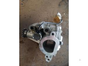 Gebruikte Oliepomp Renault Kadjar (RFEH) 1.3 TCE 140 FAP 16V Prijs op aanvraag aangeboden door Bongers Auto-Onderdelen Zeeland