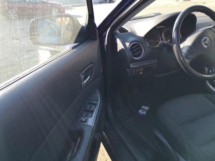 Buitenspiegel links van een Mazda 6 (GG12/82) 2.0i 16V S-VT 2007