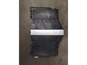 Gebruikte Luchtfilterhuis Mercedes CLS (C219) 500 5.0 V8 24V Prijs op aanvraag aangeboden door Bongers Auto-Onderdelen Zeeland