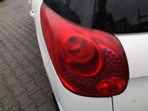 Gebruikte Achterlicht links Peugeot 207 SW (WE/WU) 1.6 HDi 16V Prijs op aanvraag aangeboden door Bongers Auto-Onderdelen Zeeland