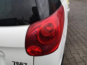 Gebruikte Achterlicht rechts Peugeot 207 SW (WE/WU) 1.6 HDi 16V Prijs op aanvraag aangeboden door Bongers Auto-Onderdelen Zeeland