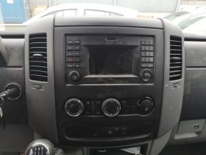 Gebruikte Radio Volkswagen Crafter 2.0 TDI 16V Prijs € 250,00 Margeregeling aangeboden door Bongers Auto-Onderdelen Zeeland