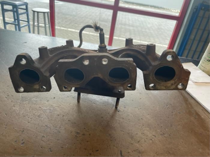 Uitlaatspruitstuk van een Peugeot 1007 2006