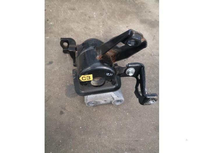 Gebruikte Motorrubber Toyota RAV4 (A4) 2.0 16V VVT-i 4x4 Prijs op aanvraag aangeboden door Bongers Auto-Onderdelen Zeeland