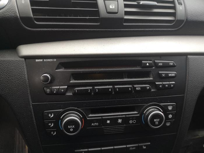Radio van een BMW 1 serie (E87/87N) 118d 16V 2008