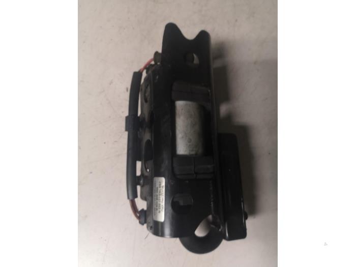 Gebruikte Tank element Pomp Skoda Yeti (5LAC) 2.0 TDI 16V 4x4 Prijs op aanvraag aangeboden door Bongers Auto-Onderdelen Zeeland