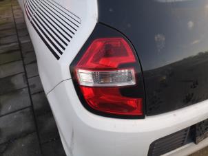 Gebruikte Achterlicht links Renault Twingo III (AH) 1.0 SCe 70 12V Prijs op aanvraag aangeboden door Bongers Auto-Onderdelen Zeeland