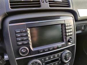 Gebruikte Radio Mercedes R (W251) 5.0 500 V8 32V 4-Matic Prijs op aanvraag aangeboden door Bongers Auto-Onderdelen Zeeland