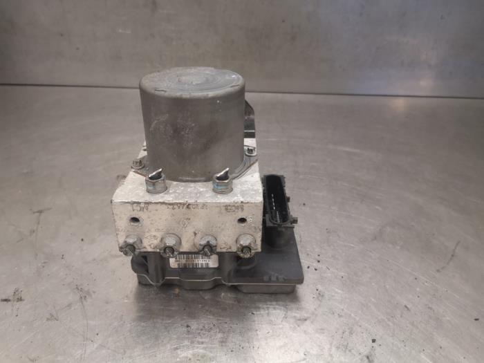Gebruikte ABS Pomp Renault Twingo II (CN) 1.6 16V RS Prijs op aanvraag aangeboden door Bongers Auto-Onderdelen Zeeland