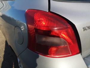 Gebruikte Achterlicht links Toyota Yaris II (P9) 1.0 12V VVT-i Prijs op aanvraag aangeboden door Bongers Auto-Onderdelen Zeeland