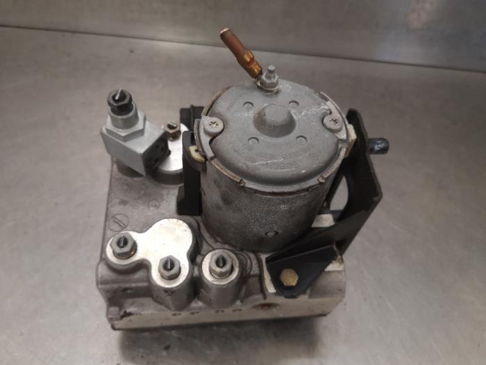 Gebruikte ABS Pomp BMW 5 serie (E39) 523i 24V Prijs op aanvraag aangeboden door Bongers Auto-Onderdelen Zeeland