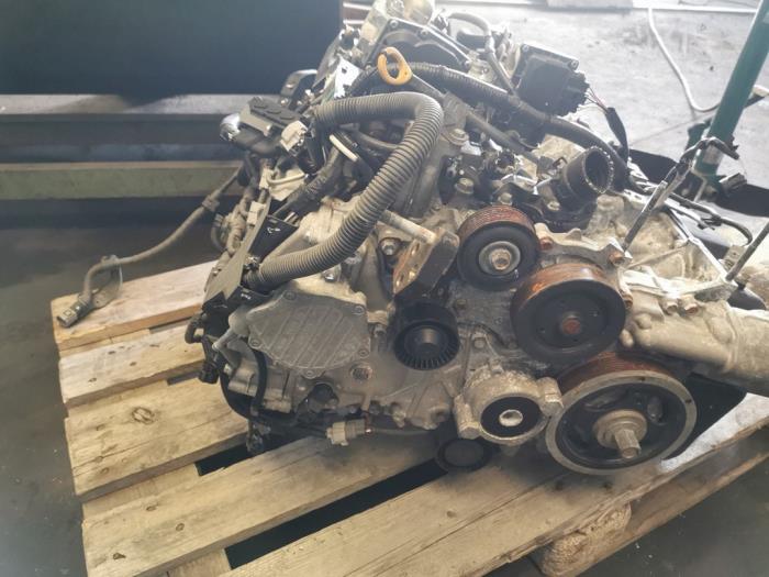 Motor van een Toyota Avensis Wagon (T27) 2.2 16V D-4D-F 150 2011