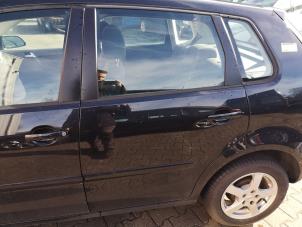 Gebruikte Portier 4Deurs links-achter Volkswagen Polo IV (9N1/2/3) 1.4 16V Prijs op aanvraag aangeboden door Bongers Auto-Onderdelen Zeeland