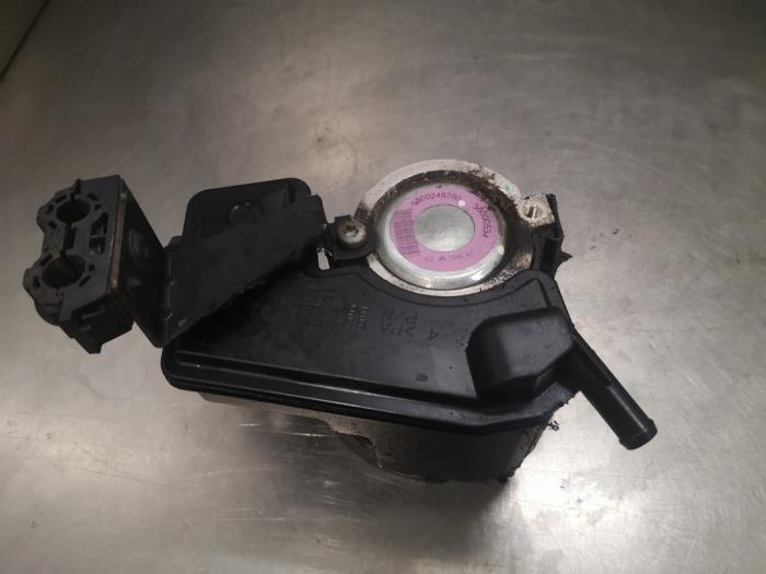 Gebruikte Pomp Servo Peugeot 206+ (2L/M) 1.1 XR,XS Prijs op aanvraag aangeboden door Bongers Auto-Onderdelen Zeeland