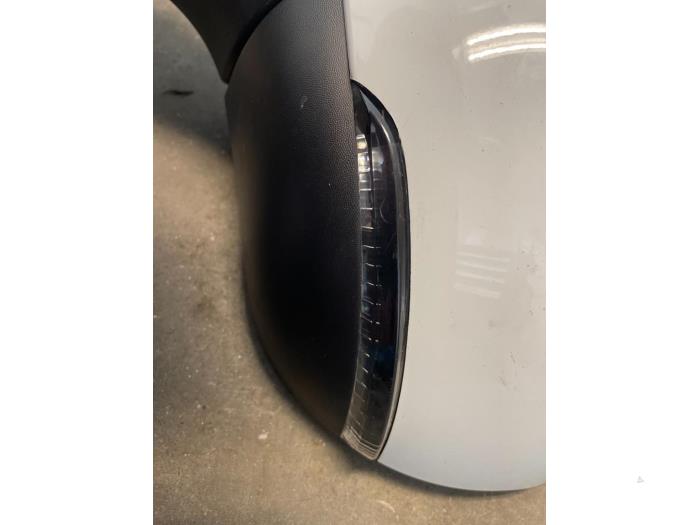 Buitenspiegel links van een Renault Clio IV (5R) 0.9 Energy TCE 75 12V 2018
