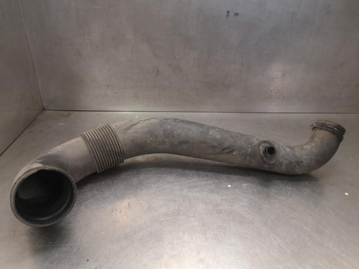 Gebruikte Turbo Pijp Iveco New Daily V 29L13V, 35C13V, 35S13V, 40C13V, 40S13V Prijs op aanvraag aangeboden door Bongers Auto-Onderdelen Zeeland
