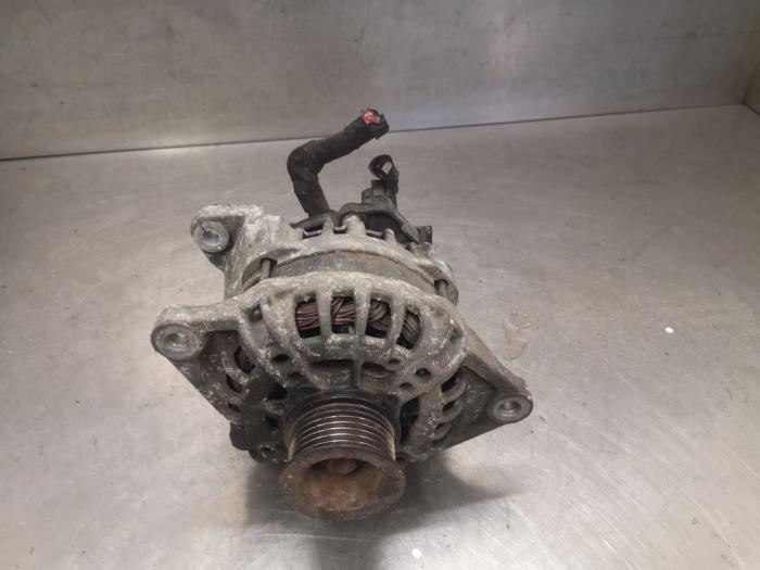 Gebruikte Dynamo Iveco New Daily V 29L13V, 35C13V, 35S13V, 40C13V, 40S13V Prijs op aanvraag aangeboden door Bongers Auto-Onderdelen Zeeland