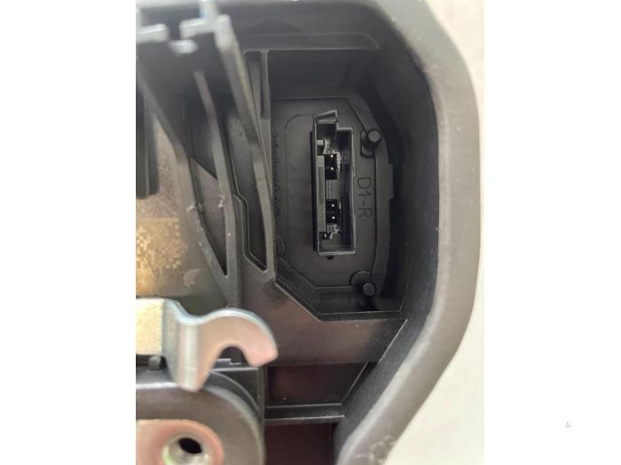 Deurslot Mechaniek 4Deurs rechts-achter van een BMW X1 (E84) xDrive 18d 2.0 16V 2013