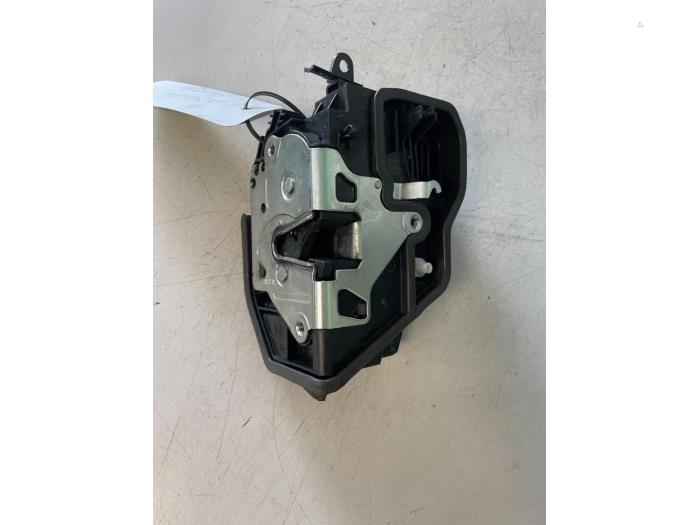 Deurslot Mechaniek 4Deurs rechts-achter van een BMW X1 (E84) xDrive 18d 2.0 16V 2013