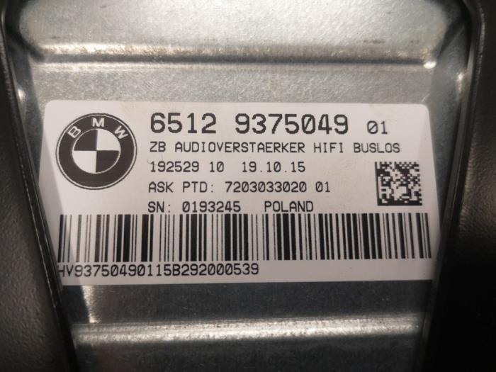 Radio versterker van een BMW 2 serie Active Tourer (F45) 216d 1.5 TwinPower Turbo 12V 2015