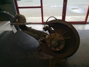 Gebruikte Fusee links-achter Volkswagen Golf Plus (5M1/1KP) 1.4 16V Prijs op aanvraag aangeboden door Bongers Auto-Onderdelen Zeeland