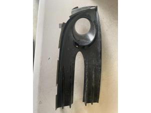 Gebruikte Afdekplaat mistlamp rechts Renault Grand Scénic III (JZ) 1.5 dCi 110 Prijs op aanvraag aangeboden door Bongers Auto-Onderdelen Zeeland