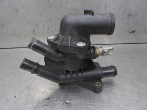 Gebruikte Thermostaathuis Ford Tourneo Courier (JU2) 1.0 Ti-VCT EcoBoost 12V Prijs op aanvraag aangeboden door Bongers Auto-Onderdelen Zeeland