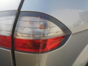 Gebruikte Achterlicht rechts Ford S-Max (GBW) 1.8 TDCi 16V Prijs op aanvraag aangeboden door Bongers Auto-Onderdelen Zeeland