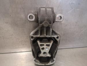 Gebruikte Motorrubber Mercedes A (W176) 1.6 A-180 16V Prijs op aanvraag aangeboden door Bongers Auto-Onderdelen Zeeland