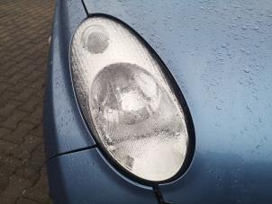 Gebruikte Rechter Koplamp Nissan Micra C+C (K12) 1.4 16V Prijs op aanvraag aangeboden door Bongers Auto-Onderdelen Zeeland