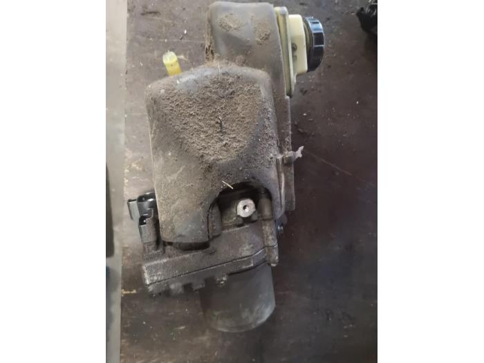 Gebruikte Pomp Servo Renault Laguna III Estate (KT) 1.5 dCi 110 Prijs op aanvraag aangeboden door Bongers Auto-Onderdelen Zeeland