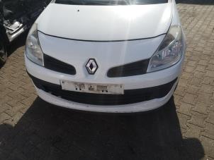 Gebruikte Voorbumper Renault Clio III (BR/CR) 1.2 16V 75 Prijs op aanvraag aangeboden door Bongers Auto-Onderdelen Zeeland