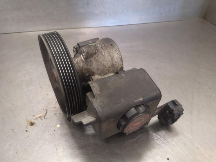 Gebruikte Stuurpomp Peugeot 206 (2A/C/H/J/S) 1.1 XN,XR Prijs op aanvraag aangeboden door Bongers Auto-Onderdelen Zeeland