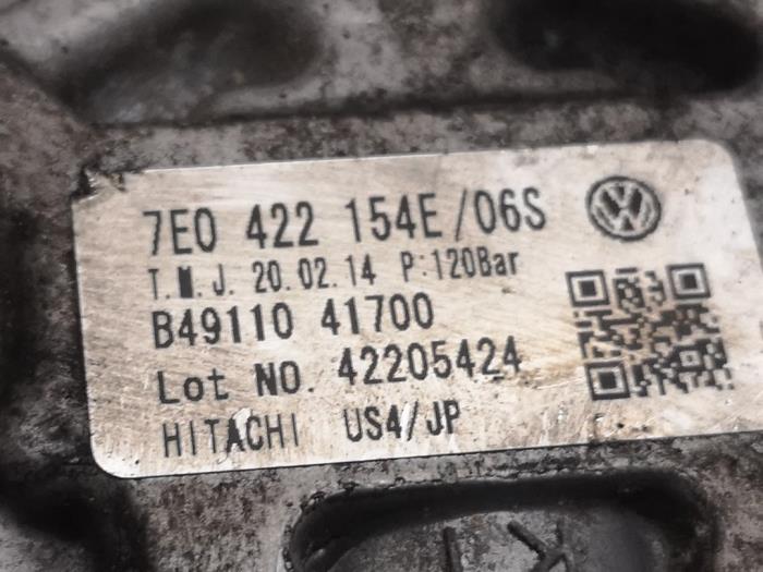 Pomp Servo van een Volkswagen Multivan T5 (7E/7HC/7HF/7HM) 2.0 BiTDI DRF 2014