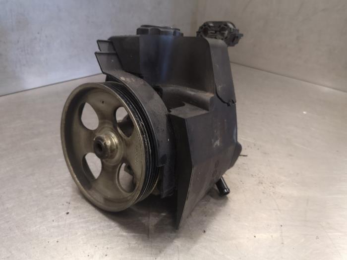 Gebruikte Pomp Servo Peugeot 206+ (2L/M) 1.1 XR,XS Prijs op aanvraag aangeboden door Bongers Auto-Onderdelen Zeeland