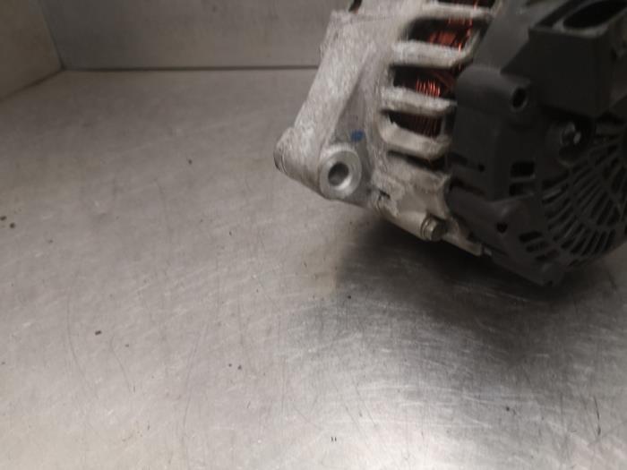 Dynamo van een Ford Focus 3 1.6 Ti-VCT 16V 125 2012