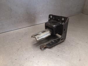 Gebruikte Versnellingsbak Steun Peugeot 207/207+ (WA/WC/WM) 1.4 16V Vti Prijs op aanvraag aangeboden door Bongers Auto-Onderdelen Zeeland