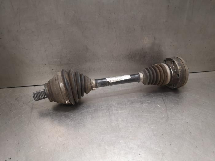 Gebruikte Aandrijfas links-voor Volkswagen Passat (3C2) 2.0 TDI 16V 140 Prijs op aanvraag aangeboden door Bongers Auto-Onderdelen Zeeland